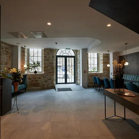 Bizarre Boutique Hotel