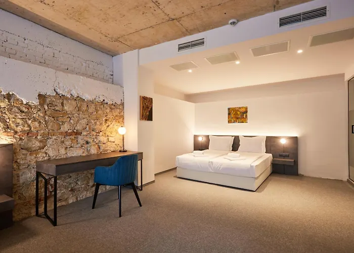 Bizarre Boutique Hotel *